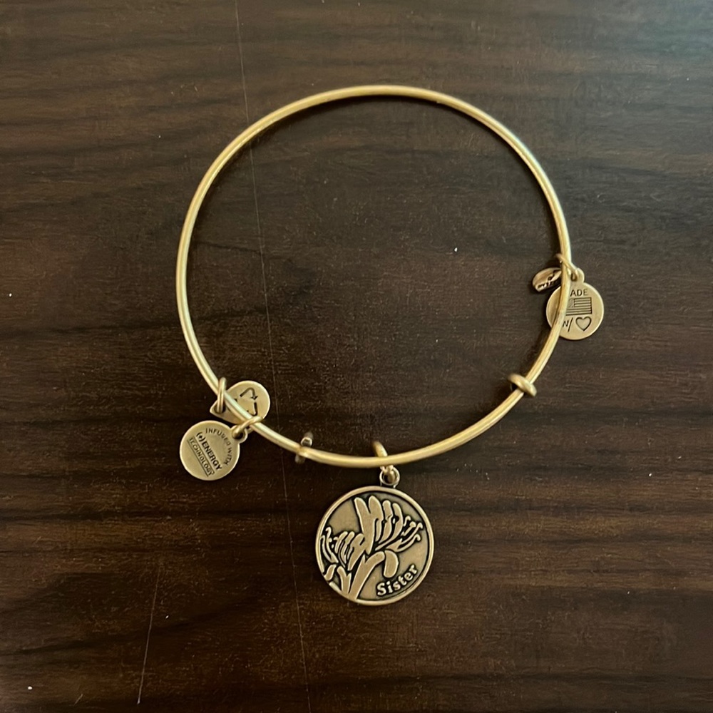 ♻️Alex and Ani Sister Bracelet